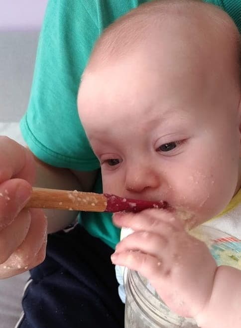Što očekivati od bebe u šestom mjesecu života - Prvi obrok