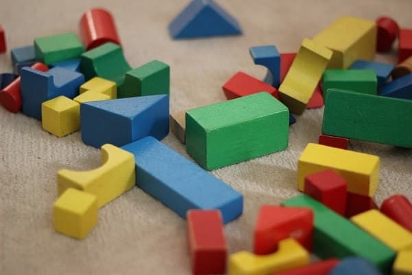 Poticanje djevojčica na STEM karijere - Igranje s kockama