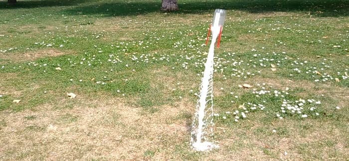 Raketa od octa i sode bikarbone u letu