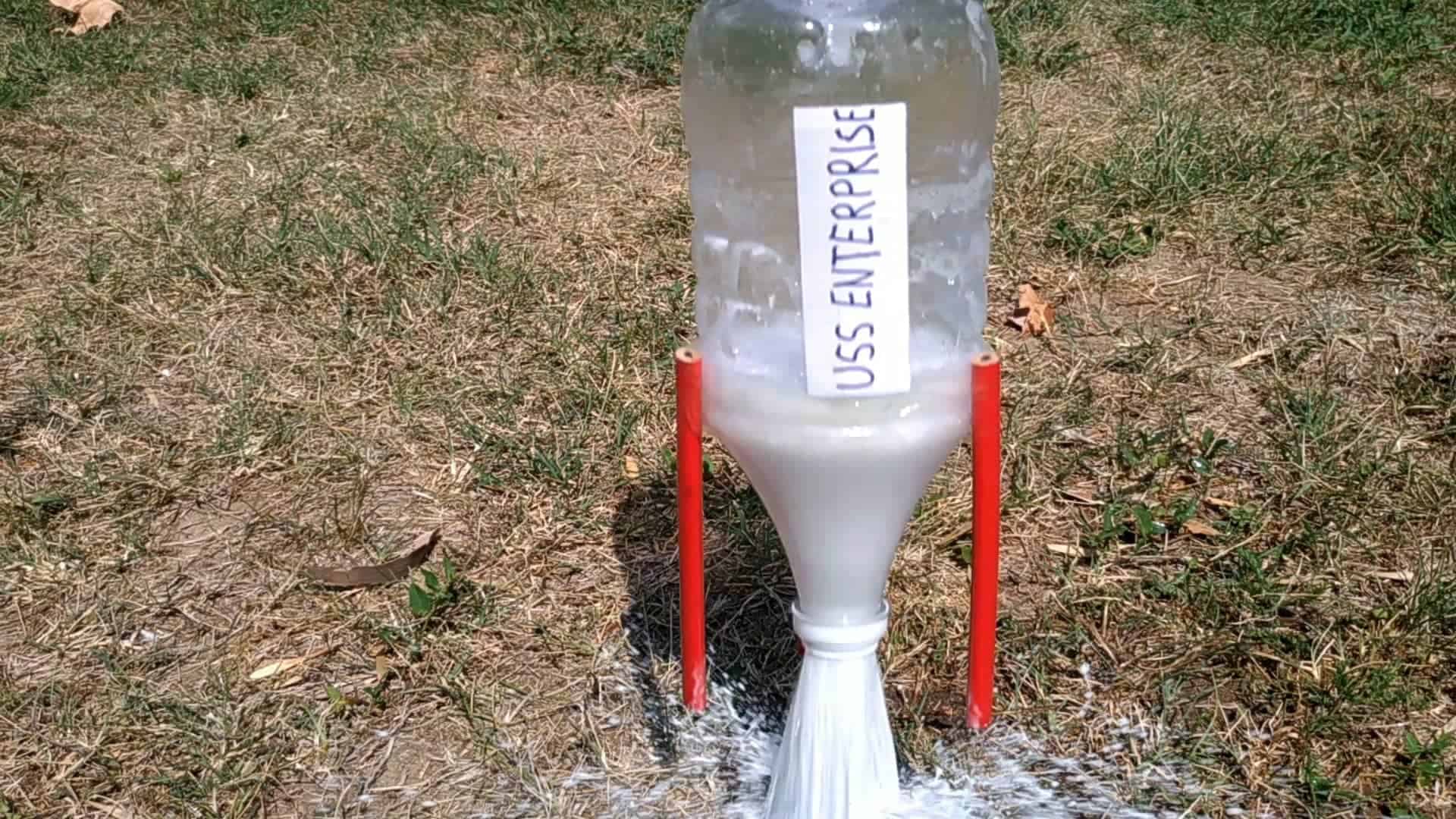 How to make Homemade Rocket with Vinegar and Baking Soda