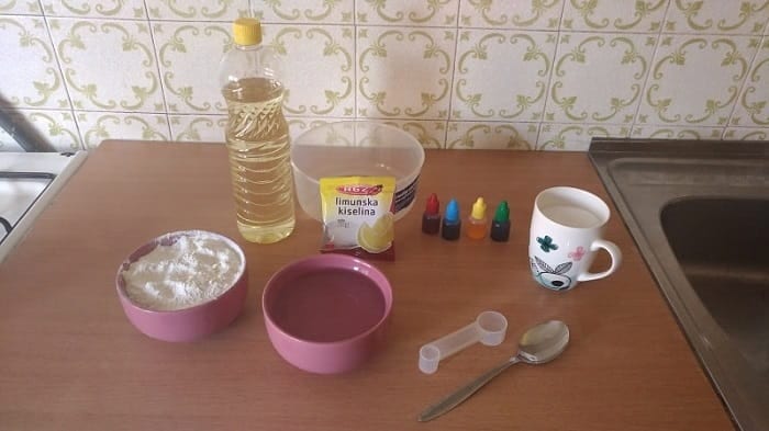 Kako napraviti plastelin kod kuće i usput naučiti nešto o znanosti - potrebni materijali