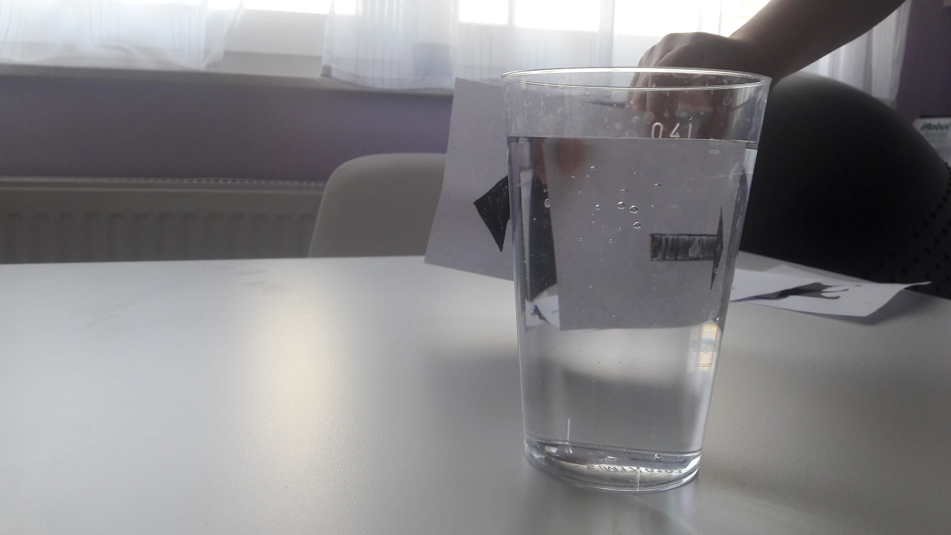 Demonstrating light refraction