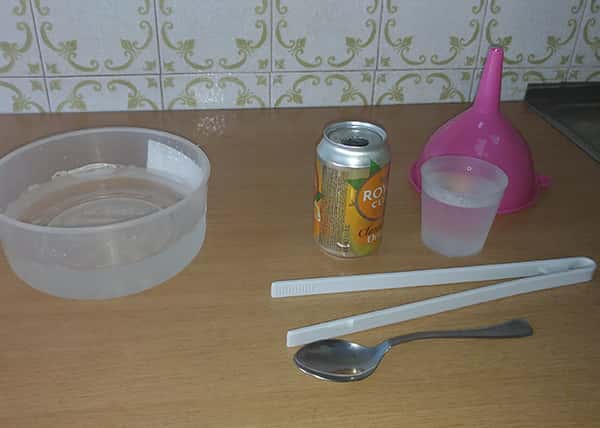 Potrebni materijali za pokus gnječenja limenke